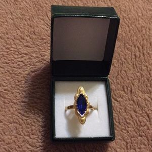 Vintage Sapphire blue and gold ring